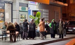 6,1'lik deprem sonrası Sındırgı halkı geceyi sokakta geçiriyor