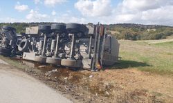 Uşak Banaz'da devrilen tırın sürücüsü, hastaneye kaldırıldı