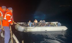 İzmir açıklarında 86 düzensiz göçmen yakalandı