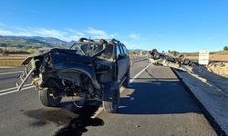 Kütahya'da cip ile kamyonet çarpıştı; 4 yaralı!