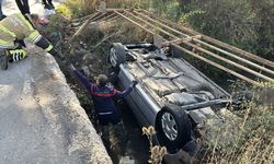 Kütahya'da otomobil sulama kanalına devrildi, sürücü yaralandı