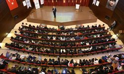 Rektör Savaş'tan “Geçmişten Günümüze Matematiğin Serüveni”