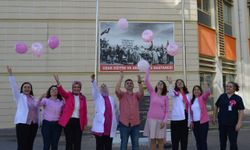 Uşak Eğitim ve Araştırma Hastanesi'nde balonlar meme kanserine karşı uçuruldu