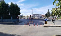 Uşak'ta Ramada kavşağa çıkan sokağın bir çıkışı araç geçişine kapatıldı