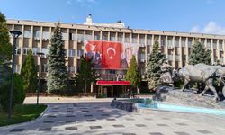 Uşak'ta 70 yılı deviren Hükümet Konağı yıkılmasın!