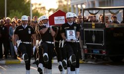 İzmir'deki polis merkezine saldırıda yaralanıp hastanede şehit olan polisin cenazesi memleketine uğurlandı