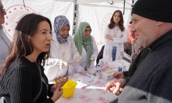 Tiritoğlu Parkı'nda Uşaklı vatandaşlara şeker ölçümü yapıp, sağlıklı yaşam için önerilerde bulundular