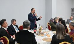 Uşak İl Milli Eğitim Müdürü Yücel, emekli öğretmenlere plaket verdi