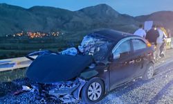 Afyonkarahisar'da tır ile otomobil çarpıştı, 4 yaralı!