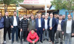 İzmir'de pazarcılardan tekstil fuarını nöbeti!