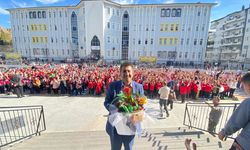 Kalp krizi geçiren müdürlerini çiçekle karşıladılar