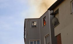 Denizli'de çatı katındaki yangından 2 kişi etkilendi