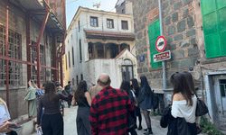 İzmir'in tarihi sokakları yapay zekayla tabloya dönüştü