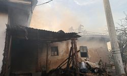 Kütahya'da bir köyde 2 ev ile 1 ahır yandı!