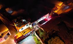 Manisa'da yangın iki eve hasar verdi