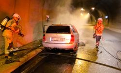 İzmir'de tünele giren araç yandı