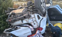 Afyon'da devrilen otomobil can aldı!