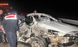 Manisa'da kamyonet otomobile çarptı; 1 ölü, 2 yaralı!