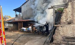 Afyonkarahisar'daki yangında 2 kişi dumandan etkilendi