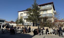 İstanbul'da zehirlenerek ölen anne ve 2 çocuğun ailesine taziye devam ediyor