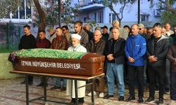 İzmir'de yangında kedileriyle ölen kadın defnedildi