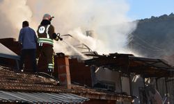 Denizli'de yangın müstakil evi kullanılmaz hale getirdi