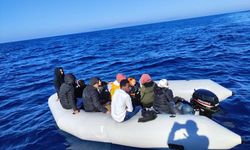 İzmir'de 32 düzensiz göçmen kurtarıldı