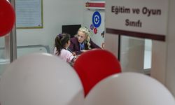 İzmir'de tedavi gören çocuklar hastane sınıflarında eğitim alıyor !