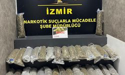 İzmir'de zehir tacirlerine vurgun! 23 kilo 517 gram esrar ve skunk yakalandı!