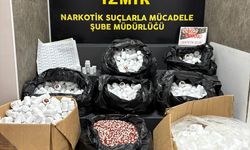 İzmir'de zehir tacirlerine vurgun! 316 bin 760 hap ele geçirildi !