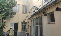 İzmir'de metruk binadaki yangın söndürüldü