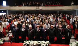 İzmir'de Öğretmenler Günü kutlandı