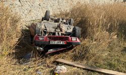 Manisa'da otomobil tarlaya devrildi, 5 yaralı!