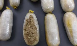 Kapsüllere konan 1 kilo 100 gram eroini midede kaçıran 2 kişi yakalandı