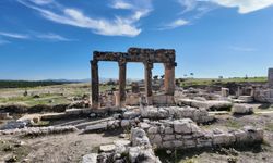 Uşak'ın tarihi değeri Blaundus Antik Kentindeki sütunlu cadde büyük ilgi görüyor