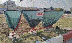 Uşak'ta bekleneni vermeyen çöp basketin yerine uyarı levhaları çözüm sağlar mı?