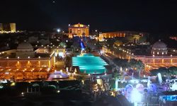 Uşak'taki esnaf odalarının lüks otelde yaptıkları toplantıyı Kıbrıs'ta yapmayı teklif etti