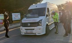 Uşak'ta ara tatil sonrası ilk gün, okul önlerinde 506 kişiye GBT yapıldı