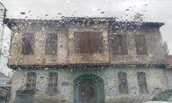 Uşak'ta beklenen yağmur sabahtan beri aralıksız yağıyor!