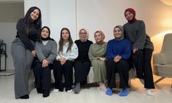 AK Parti Uşak İl Kadın Kolları, üniversite öğrencilerini ve vatandaşı evlerinde ziyaret etti