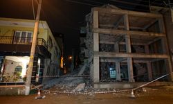 İzmir'de yıkımı sırasında yandaki eve zarar verildi!