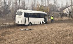 Afyonkarahisar'da öğrenci servisi ile kamyonet çarpıştı, 18 yaralı!
