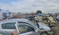 Afyonkarahisar'da trafiik kazası;2'si çocuk 7 yaralı!