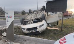 Kütahya'da otomobil tıra çarptı, sürücü yaralandı!