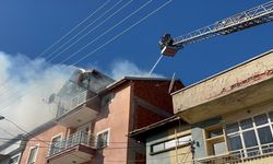Uşak'ın Banaz ilçesi Şehitler Mahallesi'nde çıkan yangın yoğun müdahale sonucu söndü