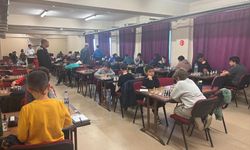 Afyonkarahisar'da satranç turnuvasında minikler ve gençler ter döktü