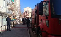 Sandıklı'da apartmanın çatısında yangın çıktı