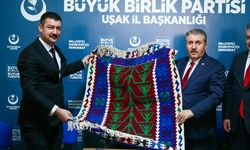 Uşak'ta konuşan Destici, etnik ayrımcılığa karşı çıktıklarını vurguladı