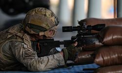 Jandarma Özel Harekat birlikleri, İzmir Foça'da Savaşçı Yarışması'nda mücadele ediyorlar