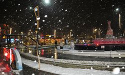 Kütahya’da dün akşam mevsimin ilk karı yağdı